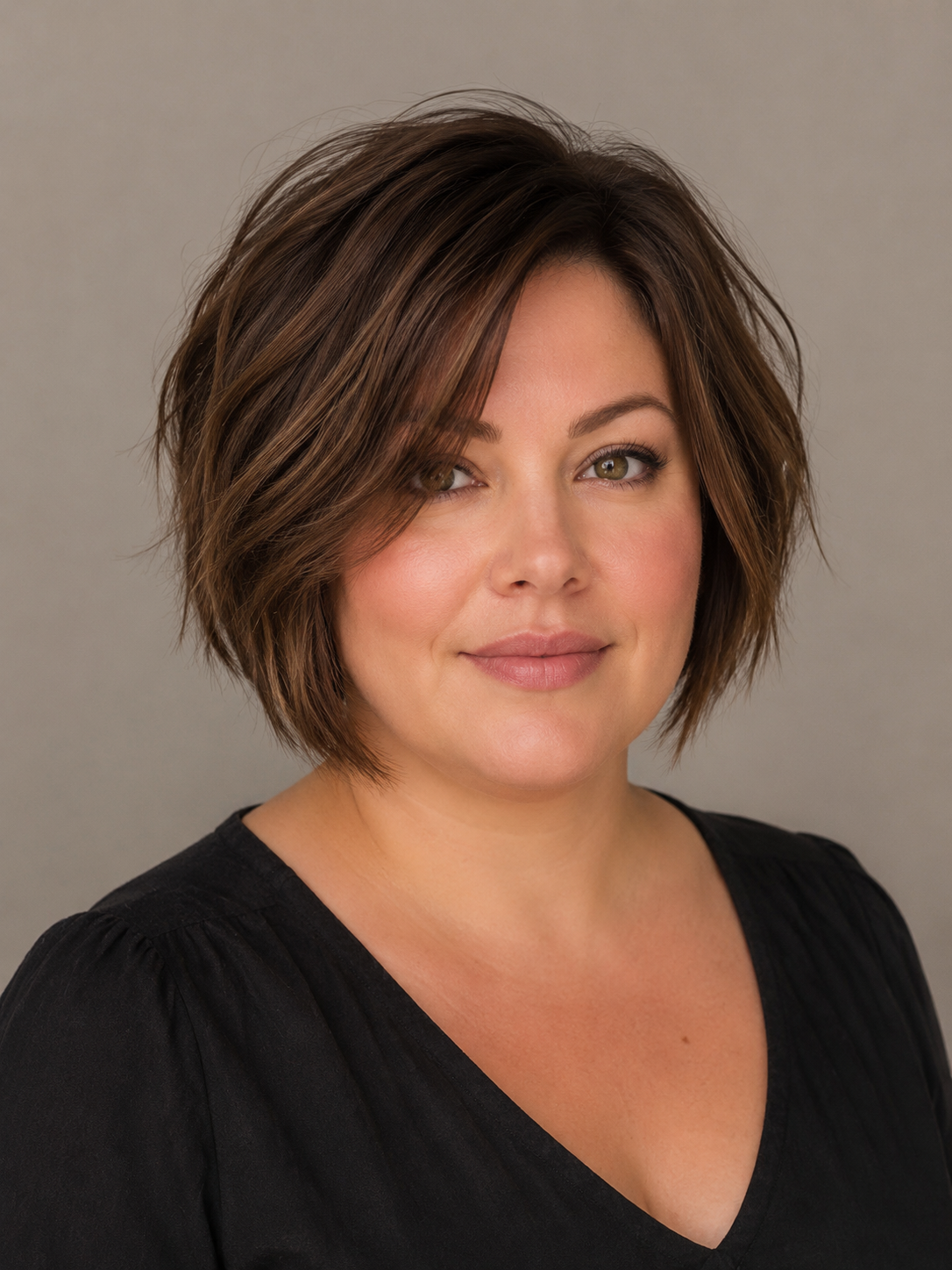 textured bob for round face with piecey separation